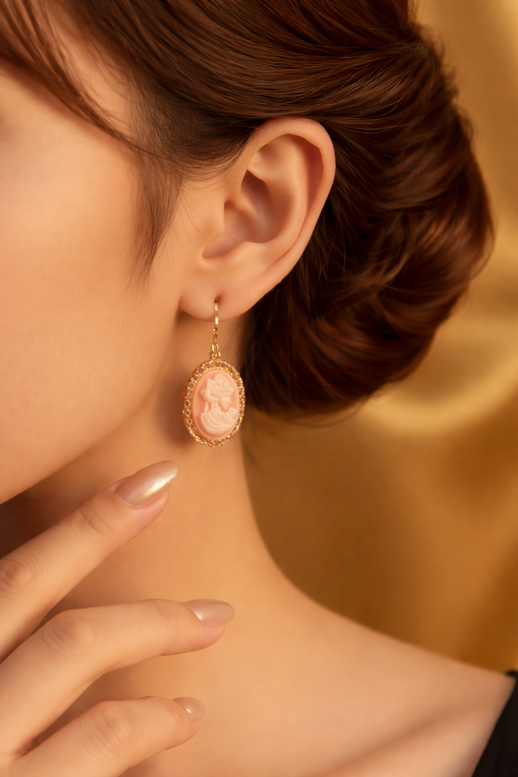 Vintage Romance Cameo Earrings 💎✨